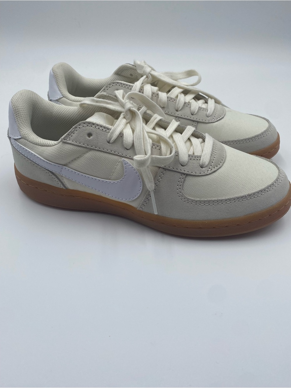 Nike Big Kid Field Day General Off White, Size 6 Women’s 9 EUR 40